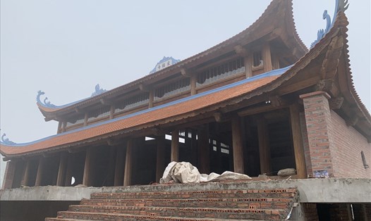 Ngôi chùa được xây từ tiền đấu giá một phần gỗ cây sưa trăm tỉ ở thôn Phụ Chính đang bước vào giai đoạn hoàn thiện. Ảnh: Thành Trung