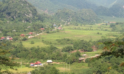 Toàn cảnh làng Mường ở giữa lòng Quảng Nam. Ảnh: Hàn Phong