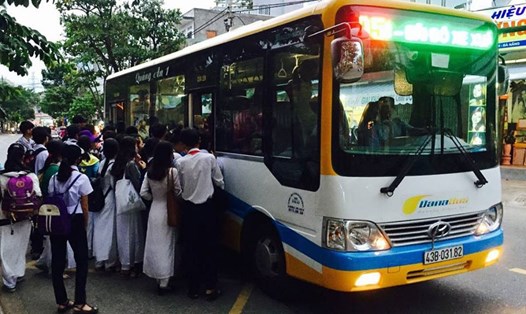 Xe buýt đang dần trở thành phương tiện được người dân Đà Nẵng sử dụng thay cho phương tiện cá nhân. Ảnh: P.V