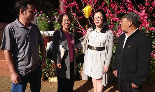 Dù đi đâu, bà con Việt kiều vẫn mong được về nhà xum vầy mỗi khi tết đến xuân về.