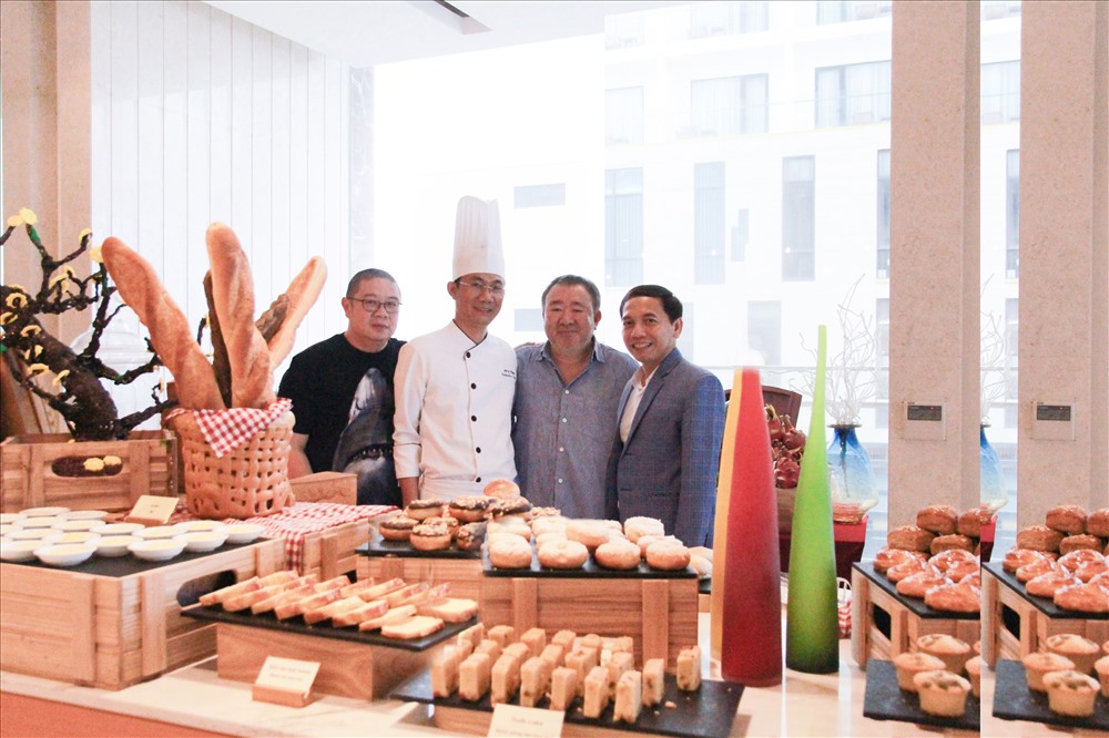 Vua đầu bếp trải nghiệm ẩm thực tại khách sạn TMS Hotel Da Nang Beach. Ảnh: TMS 