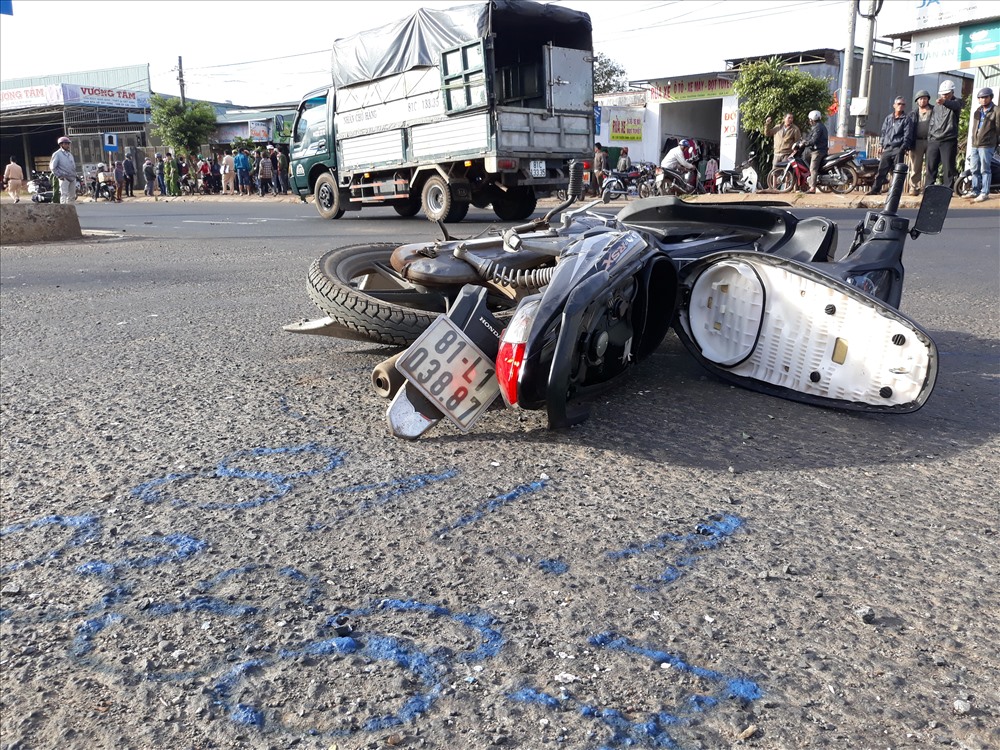 Vụ tai nạn làm 1 người chết, 3 người nhập viện. Ảnh V.H