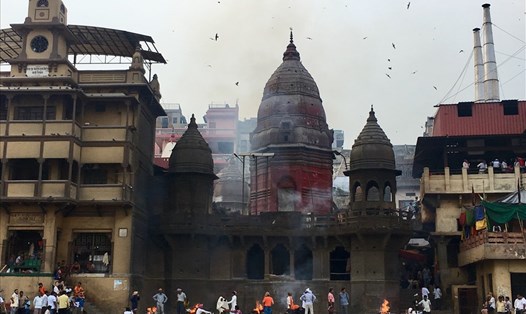Manikarnika Ghat và các ghat nhỏ dọc sông Hằng là nơi linh thiêng nhất Ấn Độ. Ảnh: Ngọc Yến