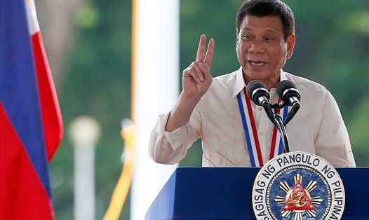 Tổng thống Philippines Rodrigo Duterte mạnh tay trong cuộc chiến chống ma tuý. Ảnh: Independent