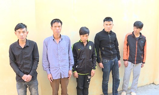Các đối tượng tàng trữ trái phép chất ma túy bị Công an huyện Văn Lâm bắt giữ. Ảnh: CACC.