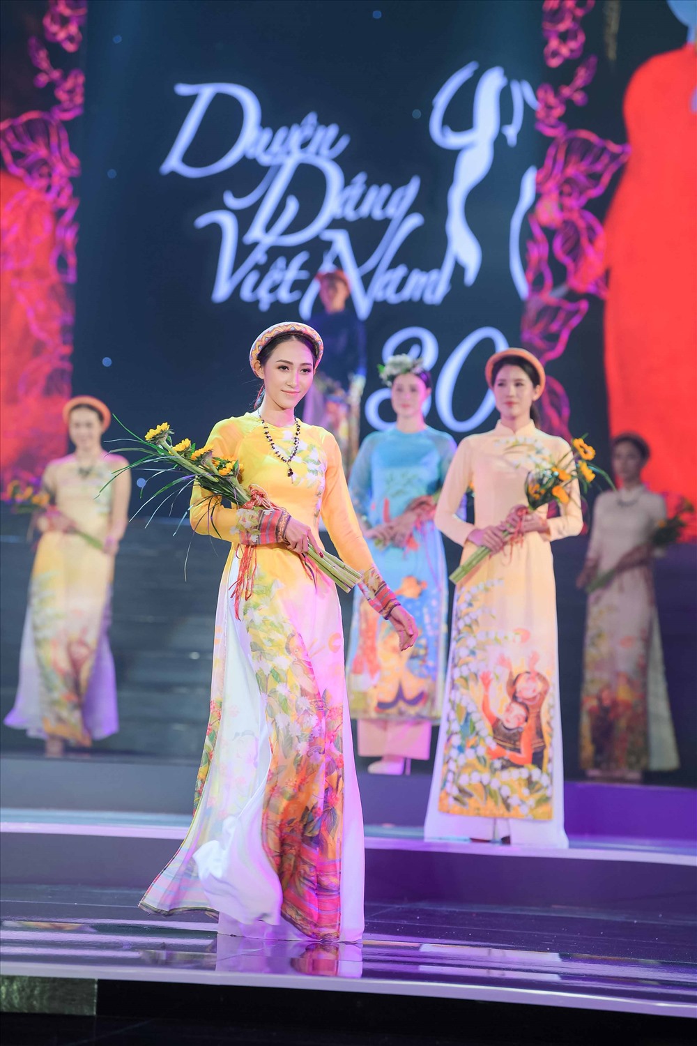 Bộ sưu tập áo dài xuân của Hoa hậu Ngọc Hân.