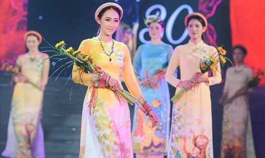 Bộ sưu tập áo dài xuân của Hoa hậu Ngọc Hân.
