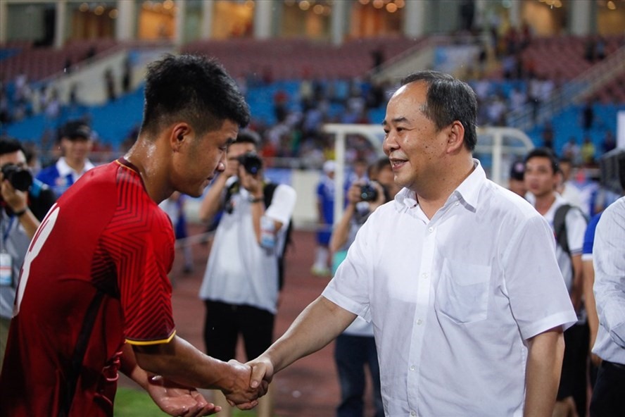 Chủ tịch VFF Lê Khánh Hải gửi lời hỏi thăm cũng như động viên tinh thần ĐT Việt Nam trước thềm VCK Asian Cup 2019. Ảnh: Đ.H
