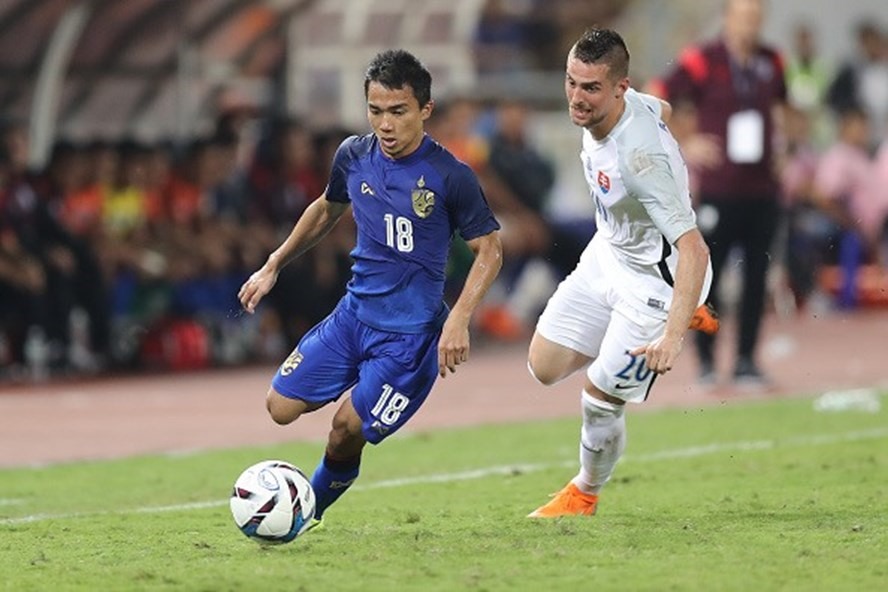 "Messi Thái" Chanathip Songkrasin thi đấu mờ nhạt và đáng thất vọng trong trận thua đậm 1-4 của ĐT Thái Lan trước Ấn Độ ở trận mở màn VCK Asian Cup 2019. 