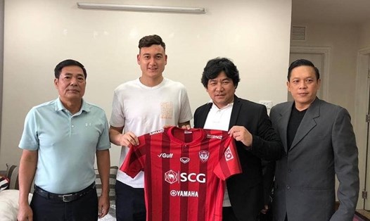 Thủ thành Văn Lâm đã chính thức đầu quân cho CLB Muangthong United để chơi tại Thai League từ mùa giải 2019. Ảnh: Thethaovanhoa.vn