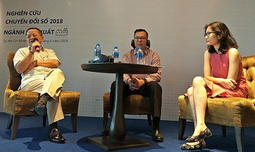 Ông Lê Văn Quang - Chủ tịch Cty thủy sản Minh Phú trong một dịp chia sẻ việc ứng dụng công nghệ tại doanh nghiệp này (trái).