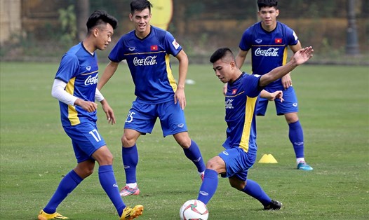Tiền đạo Đinh Thanh Bình (giữa) đã chính thức chia tay hành trình ở Asian Cup 2019 sau khi bị HLV Park Hang-seo loại khỏi danh sách cuối cùng. Ảnh: T.L