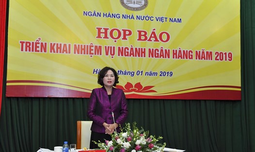 Phó Thống đốc NHNN - bà Nguyễn Thị Hồng phát biểu tại họp báo sáng ngày 7.1.2019