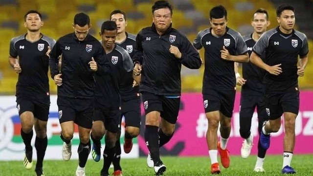 Trợ lý Sirisak Yodyathai sẽ là người thay thế HLV Rajevac tại Asian Cup 2019. Ảnh Goal