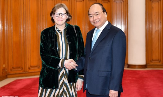 Thủ tướng Nguyễn Xuân Phúc tiếp Phó Chủ tịch Nghị viện Châu Âu (EP) Heidi Hautala. Ảnh: VGP. 