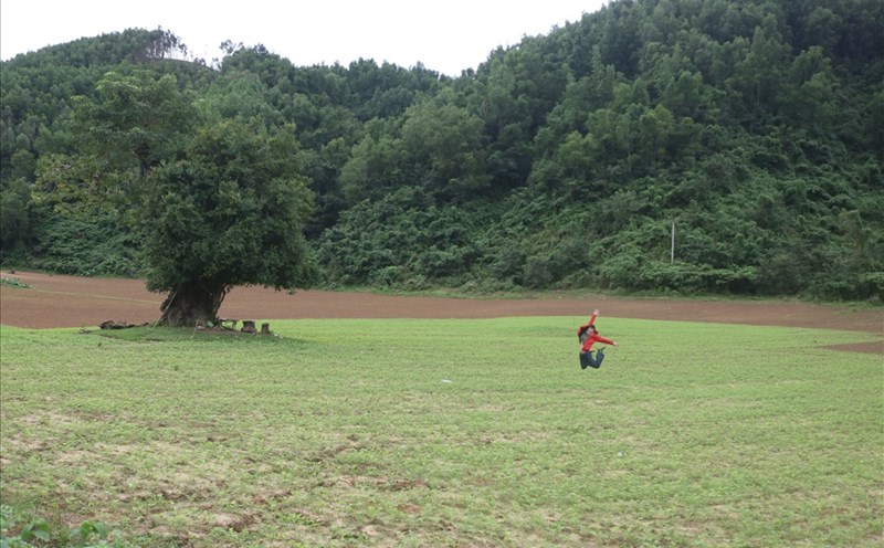 Cảnh sắc bên đường lên Tây Giang. Ảnh: Y.T