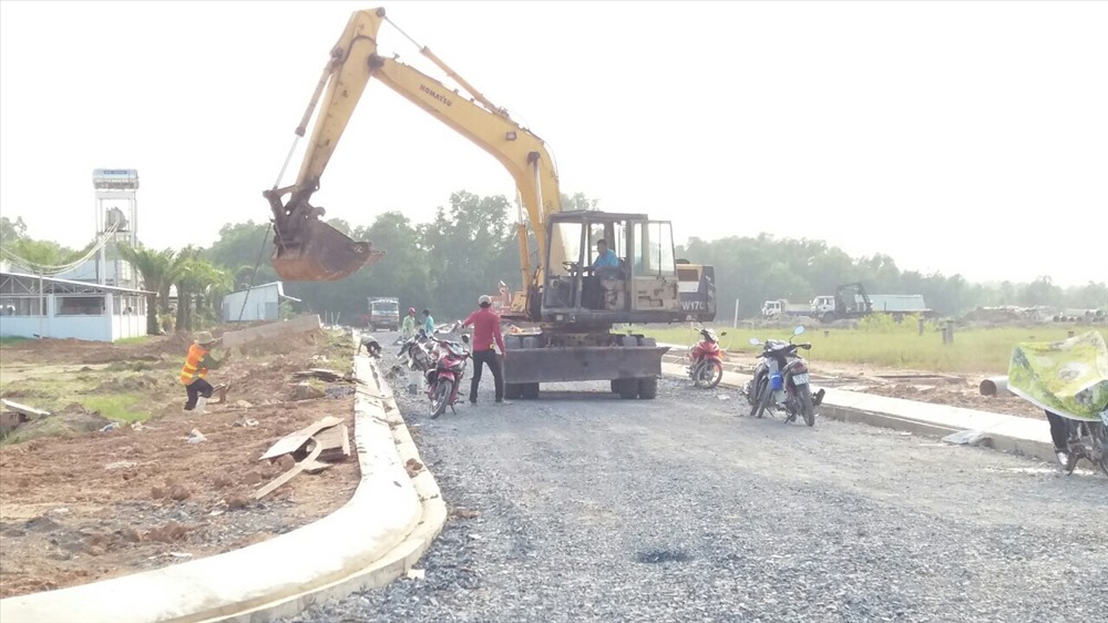 Hình ảnh công nhân đang thi công tại công trường dự án. Ảnh: H.H