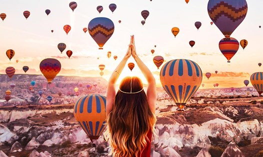 Vẻ đẹp thần tiên của bầu trời khinh khí cầu tại Cappadocia. Ảnh: Topsao