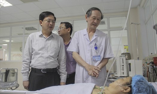 Chủ tịch UBND tỉnh Bình Định Hồ Quốc Dũng đã đến thăm hỏi các nạn nhân trong vụ tai nạn.