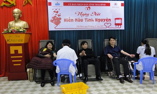Lãnh đạo Sở GDĐT tỉnh Thái Bình tham gia hiến máu tình nguyện.