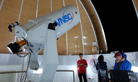 Kính thiên văn quang học có đường kính lên tới 0.5m được sử dụng tại Đài Thiên văn Hà Nội. Ảnh: VGP