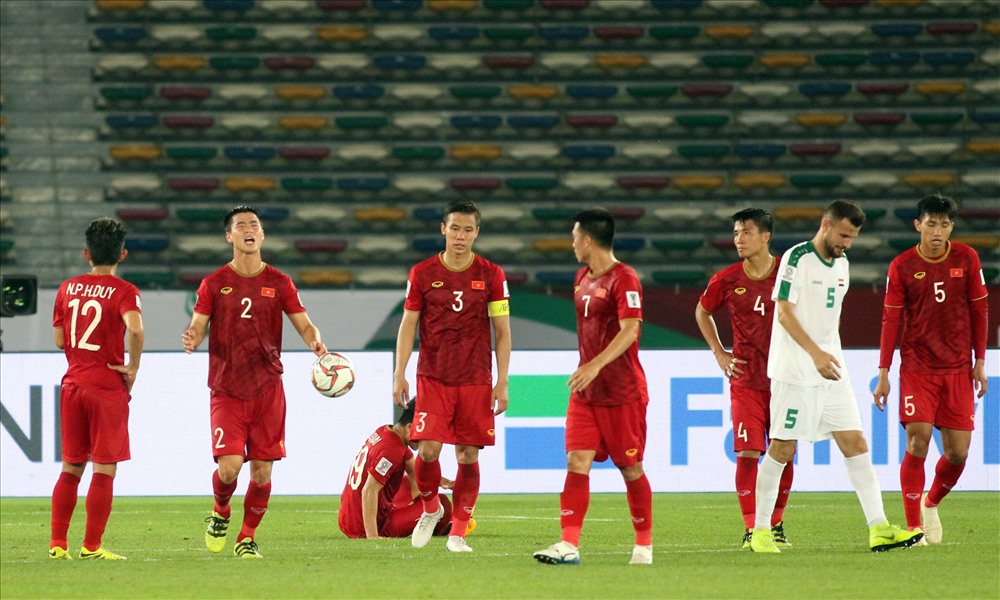 Sau trận thua đầy tiếc nuối 2-3 trước ĐT Iraq, ĐT Việt Nam đã tiếp tục trở lại tập luyện để chuẩn bị đối đầu với tuyển Iran vào ngày 12.1 tới đây. Ảnh: Hữu Phạm