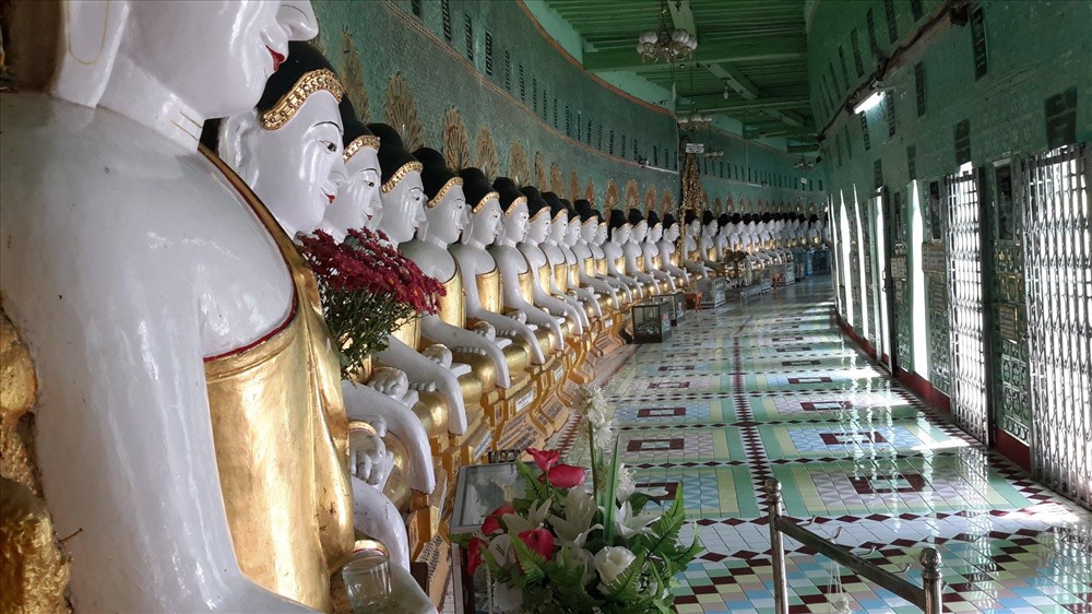 Phía trong một ngôi chùa ở Mandalay (ảnh Nguyễn Phong)