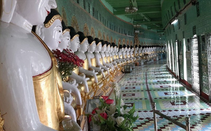 Phía trong một ngôi chùa ở Mandalay (ảnh Nguyễn Phong)