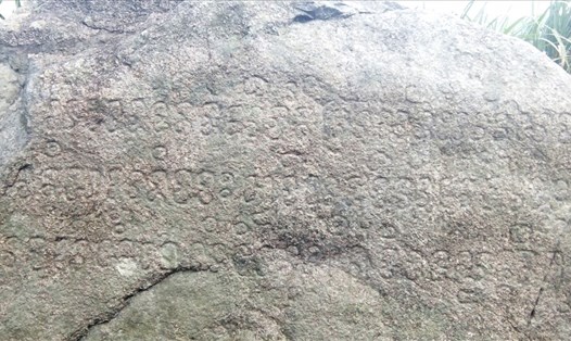 Bản ký tự nguyên văn trên bia đá thế kỷ XV. Ảnh Nguyễn Quang Tuệ