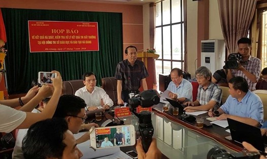 Hình ảnh họp báo công bố thông tin vụ gian lận thi cử năm 2018 ở Hà Giang.