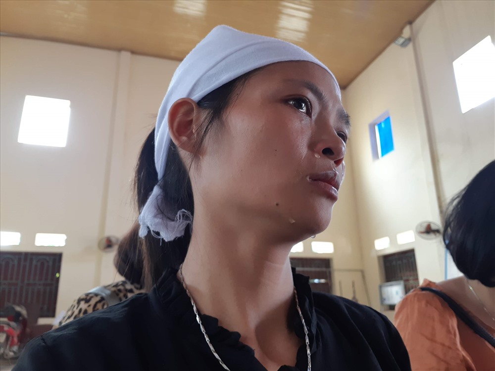 Nước mắt người vợ "chịu tiếng ác" vì đồng ý hiến tạng chồng cứu người. Ảnh: Thùy Linh