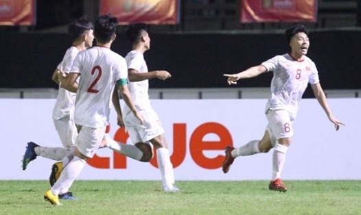 U19 Việt Nam đánh bại chủ nhà Thái Lan với tỉ số 1-0 để vào chung kết giải giao hữu diễn ra trên xứ Chùa vàng. Ảnh: Siam Sport