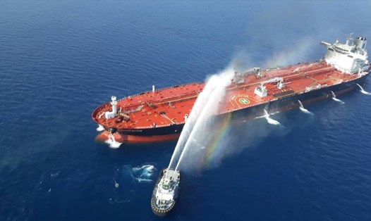 Tàu dầu Iran nổ gần Saudi Arabia. Ảnh: Tasnim.
