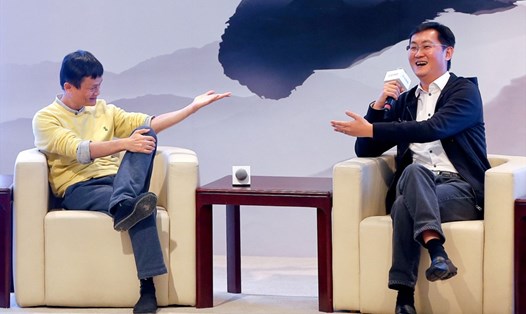 Jack Ma (trái) và Mã Hoá Đằng (phải) là 2 người giàu nhất Trung Quốc năm 2018 theo Báo cáo Hurun. Ảnh: IC