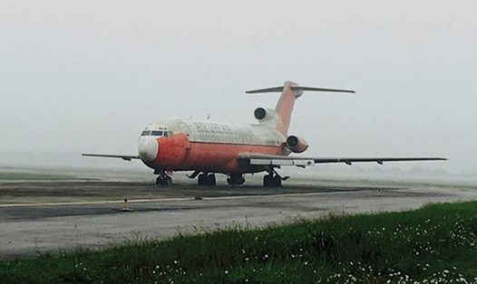 Chiếc máy bay bị bỏ hoang ở sân bay Nội Bài 12 năm. Ảnh: VOV