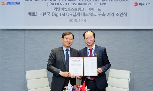 Ông Nguyễn Đình Thắng, Chủ tịch HĐQT LienVietPostBank và Ông Lee Mun Whan, Chủ tịch Công ty BC Card. Ảnh LVB