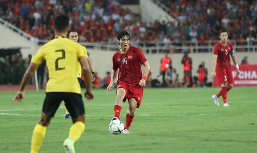 HLV Park Hang-seo gạch tên tiền vệ Tuấn Anh trước trận đấu với Indonesia. Ảnh: Hoài Thu