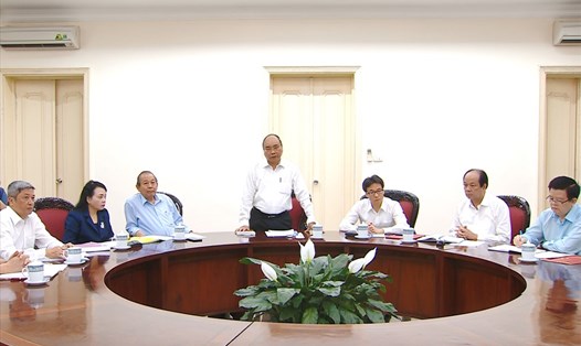 Đồng chí Nguyễn Xuân Phúc, Ủy viên Bộ Chính trị, Bí thư Ban Cán sự đảng Chính phủ, Thủ tướng Chính phủ, đã chủ trì buổi làm việc với tập thể Ban Cán sự đảng Bộ Y tế.