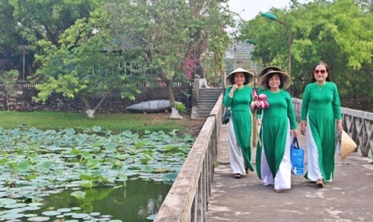 Cảnh quan giản dị và tĩnh lặng đúng với cái tên Tịnh Tâm của nó.