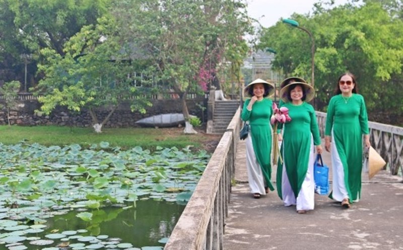 Cảnh quan giản dị và tĩnh lặng đúng với cái tên Tịnh Tâm của nó.