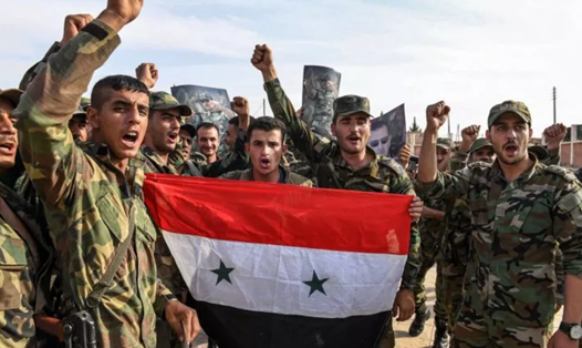 Binh sĩ Syria ở ngoại ô thành phố Manbij ngày 15.10. Ảnh: AFP/Getty Images
