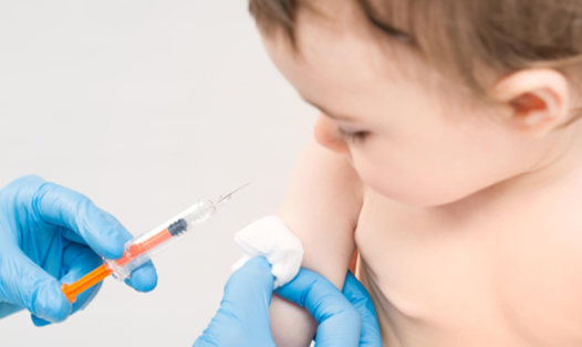 Tiêm vắc xin cho trẻ em. Ảnh minh họa