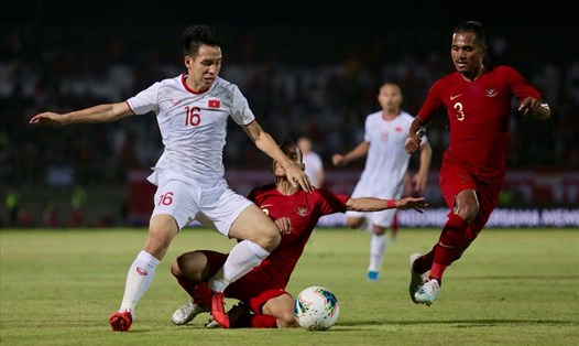 Tiền vệ Đỗ Hùng Dũng chơi ấn tượng trong trận đấu với Indonesia. Ảnh: Minh Tùng