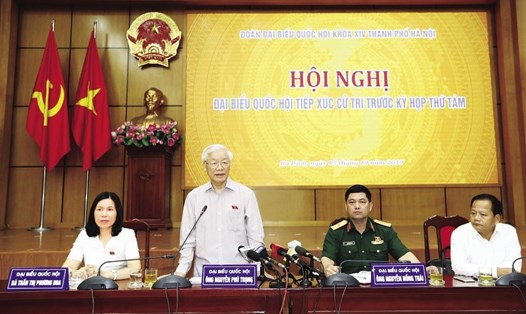Tổng Bí thư-Chủ tịch Nước Nguyễn Phú Trọng tiếp xúc cử tri 3 quận: Ba Đình, Hoàn Kiếm và Tây Hồ (Hà Nội) ngày 15.10. Ảnh: TTXVN