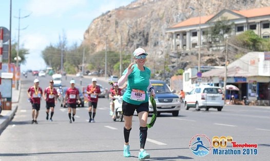 Runner Nguyễn Thị Thanh Bình, người phụ nữ cao tuổi chạy marathon khỏe nhất Việt Nam hiện nay