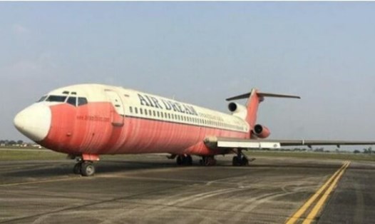 Chiếc Boeing 727-200 mang số hiệu XU-RKJ của hãng Royal Khmer Airlines đang được trung tâm xin về cho các cụ trải nghiệm. Ảnh: HN