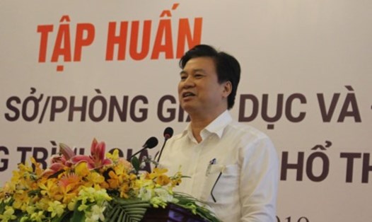 Thứ trưởng Nguyễn Hữu Độ phát biểu tổng kết đợt tuấn huấn lãnh đạo Sở, Phòng Giáo dục thực hiện chương trình giáo dục phổ thông mới.