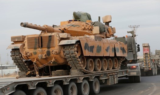 Xe tăng của Thổ Nhĩ Kỳ ở biên giới Syria. Ảnh: Reuters