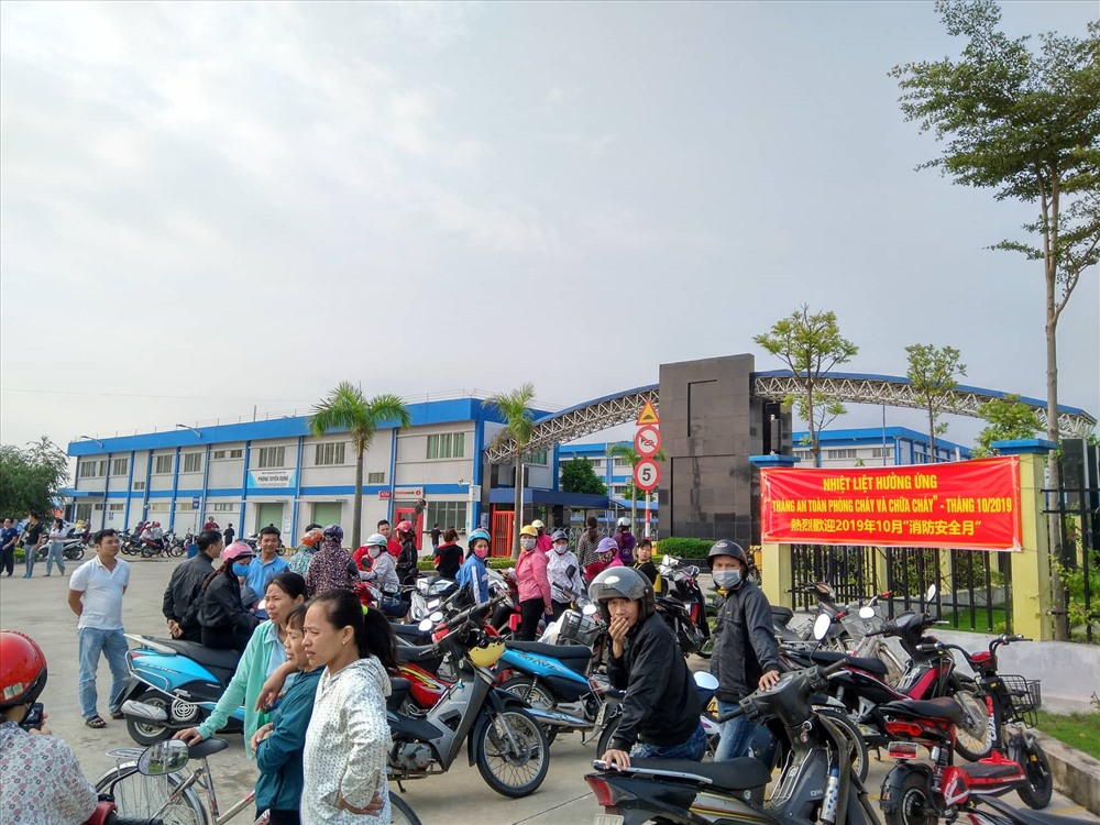 Từ ngày 17.10, các công nhân được thông báo tạm thời nghỉ ở nhà để chờ xác minh làm rõ nguyên nhân.  Ảnh: ĐT