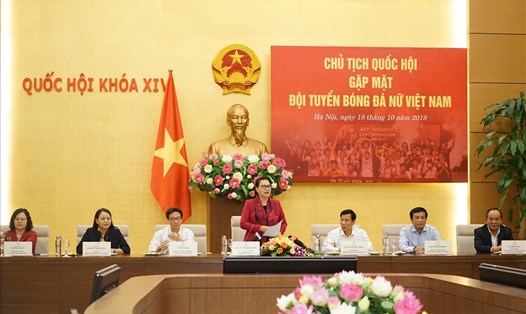 Chủ tịch Quốc hội Nguyễn Thị Kim Ngân phát biểu tại buổi gặp mặt đội tuyển nữ Việt Nam. Ảnh: Đăng Huỳnh